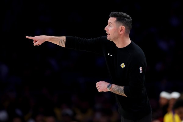 Redick: Hiệu suất đào tạo của Ayton và khả năng chọn và roll rất đáng khen ngợi, thông minh mang lại cho chúng ta sức mạnh