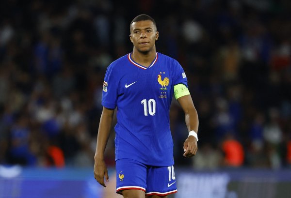 Marca: MBappe đã bỏ lỡ buổi tập đầu tiên của đội Pháp do bong gân mắt cá chân và hiện đang được điều trị